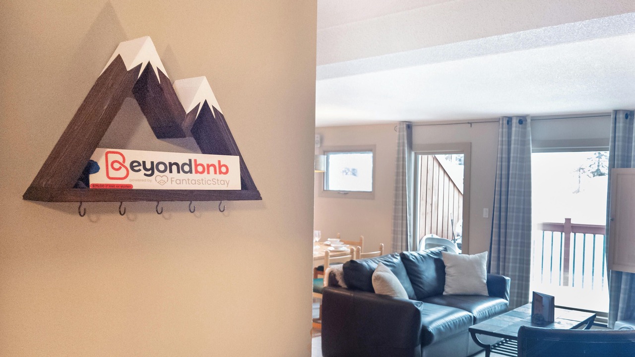 Photo of Livingroom in East Kootenay