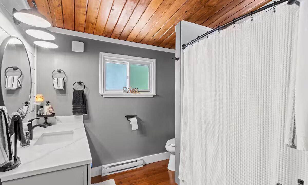 Photo of Bathroom in Kincardine