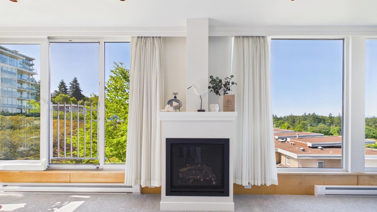 Photo of Livingroom in Cordova Bay