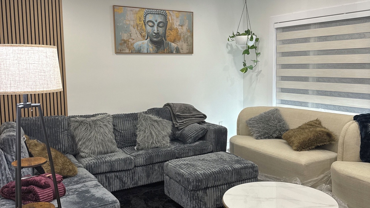 Photo of Livingroom in Newton