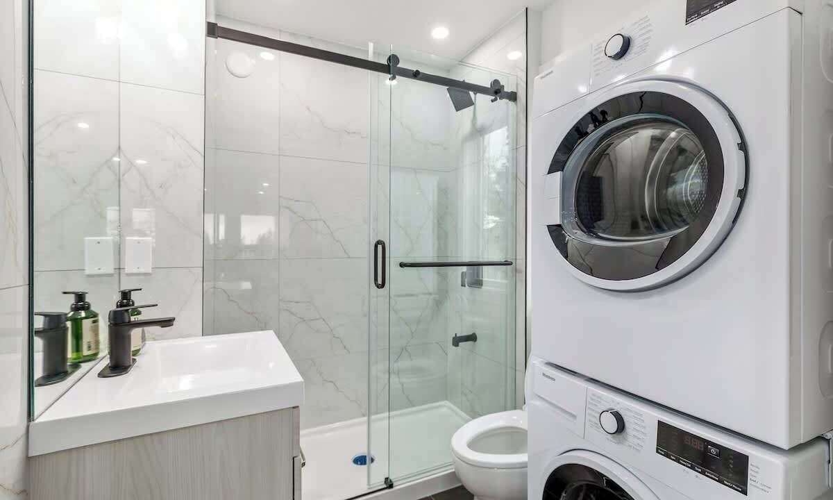 Photo of Bathroom in Radisson Heights - Albert Park