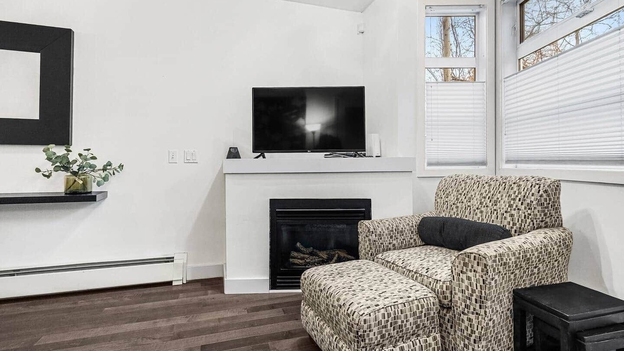 Photo of Livingroom in Southwest Calgary