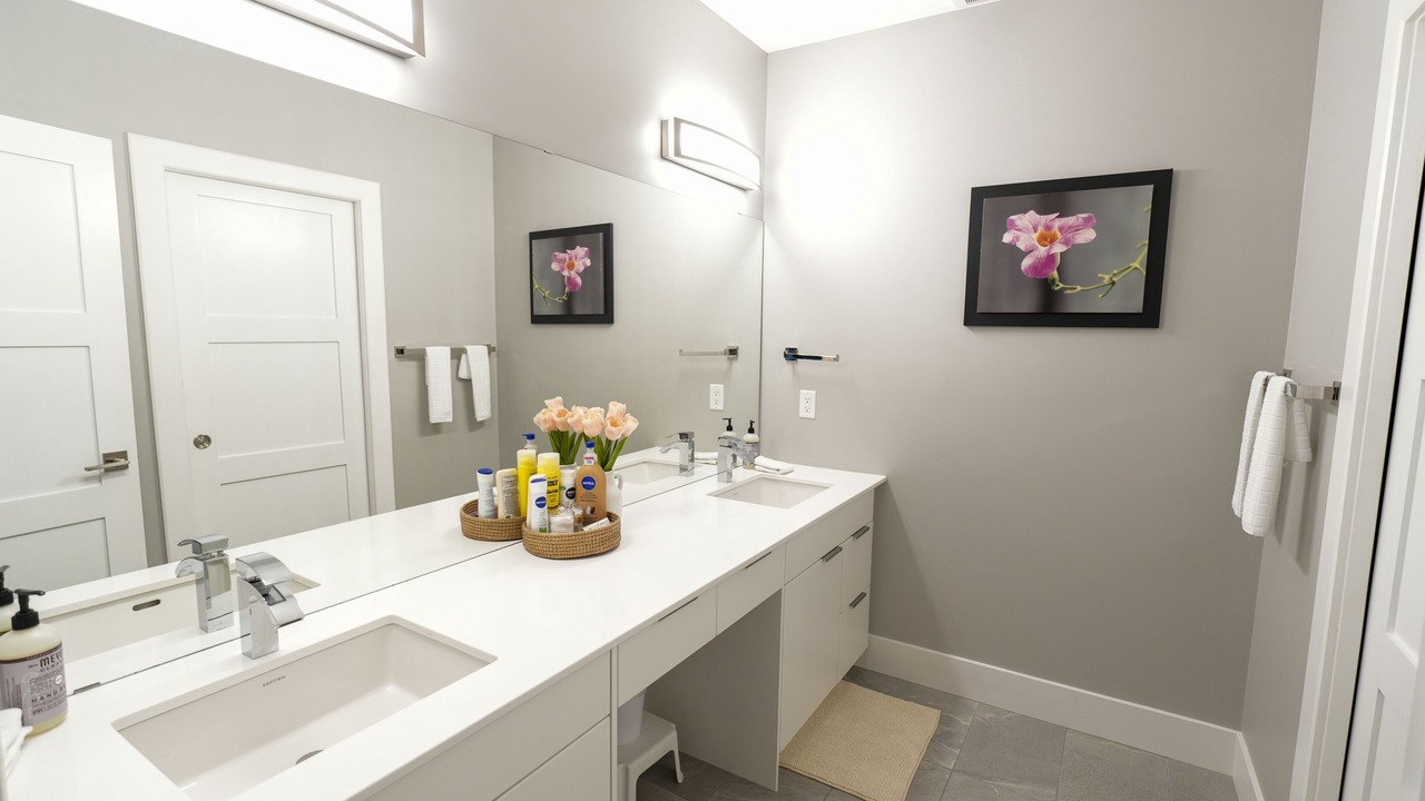 Photo of Bathroom in Division No. 11