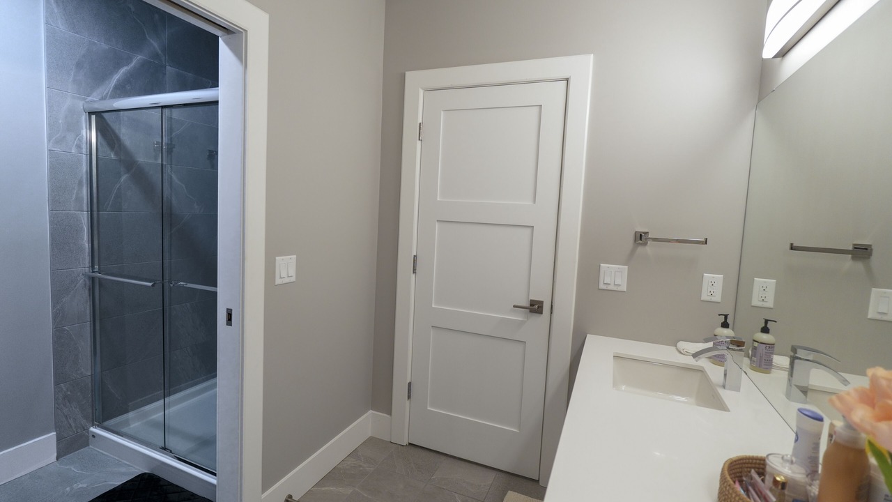 Photo of Bathroom in Division No. 11