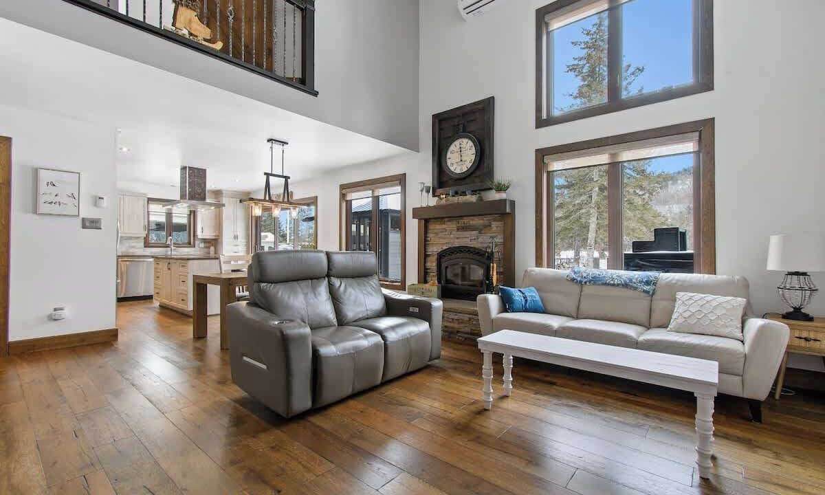 Photo of Livingroom in Notre-Dame-de-la-Salette
