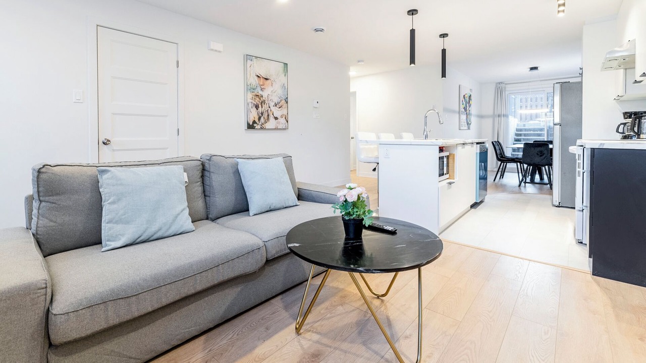 Photo of Livingroom in Longueuil