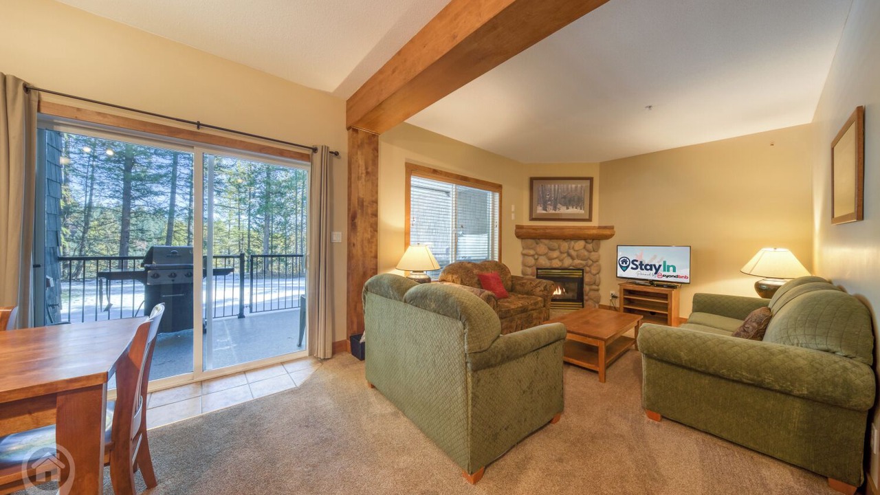 Photo of Livingroom in East Kootenay