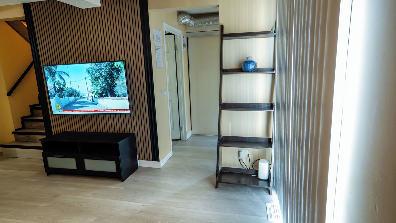 Photo of Livingroom in Forest Lawn