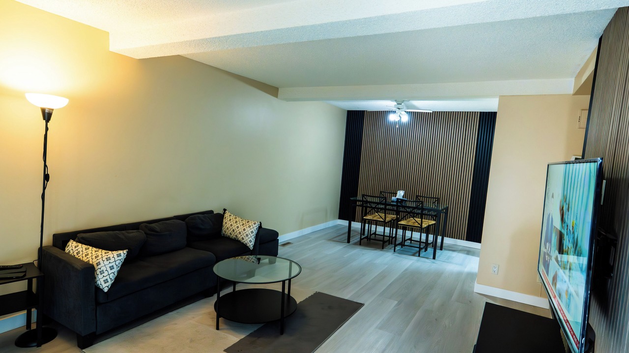 Photo of Livingroom in Forest Lawn