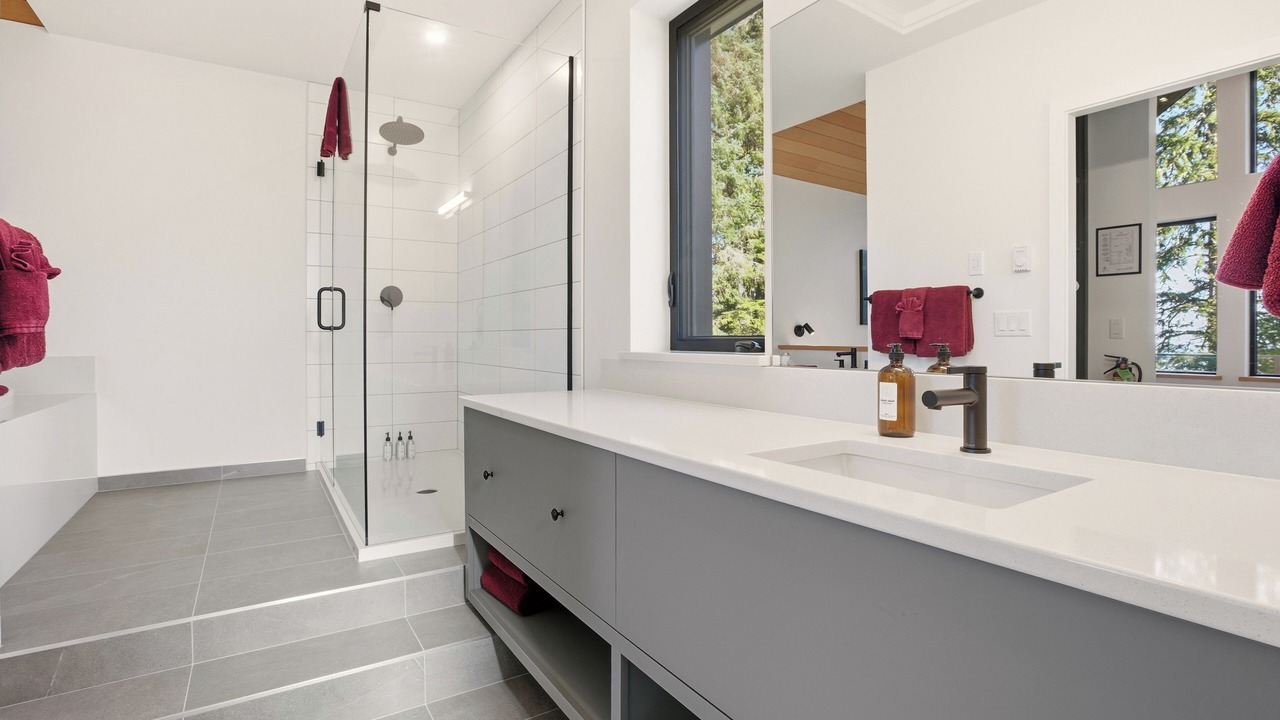 Photo of Bathroom in Ucluelet