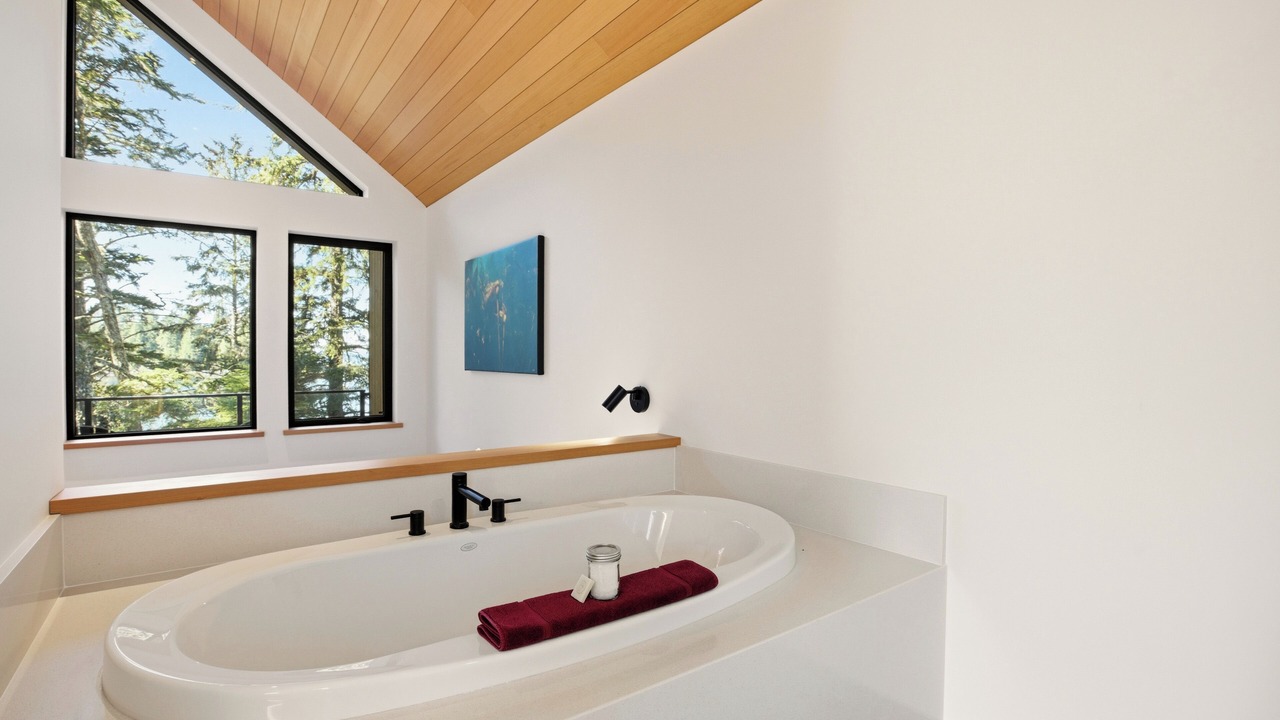 Photo of Bathroom in Ucluelet