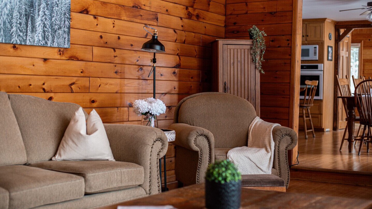 Photo of Livingroom in Algonquin Highlands