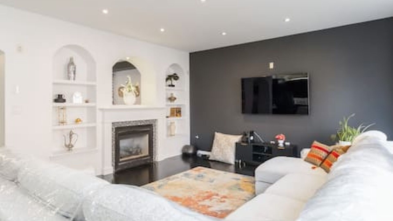 Photo of Livingroom in Halton Regional Municipality