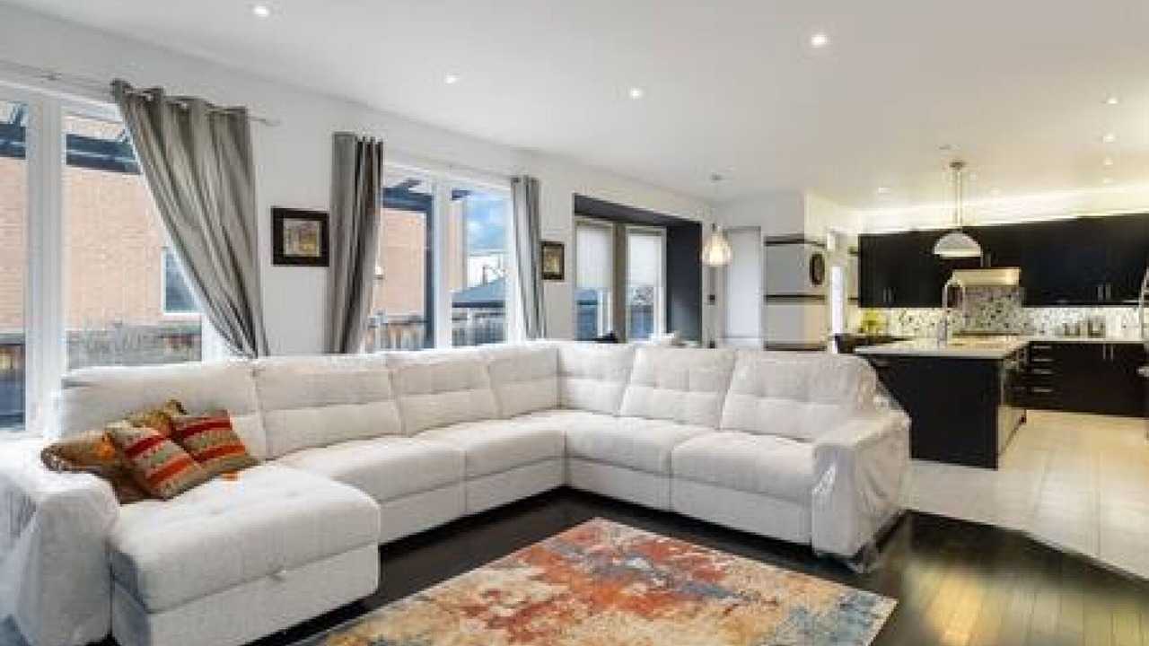 Photo of Livingroom in Halton Regional Municipality