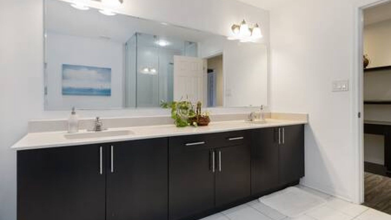 Photo of Bathroom in Halton Regional Municipality