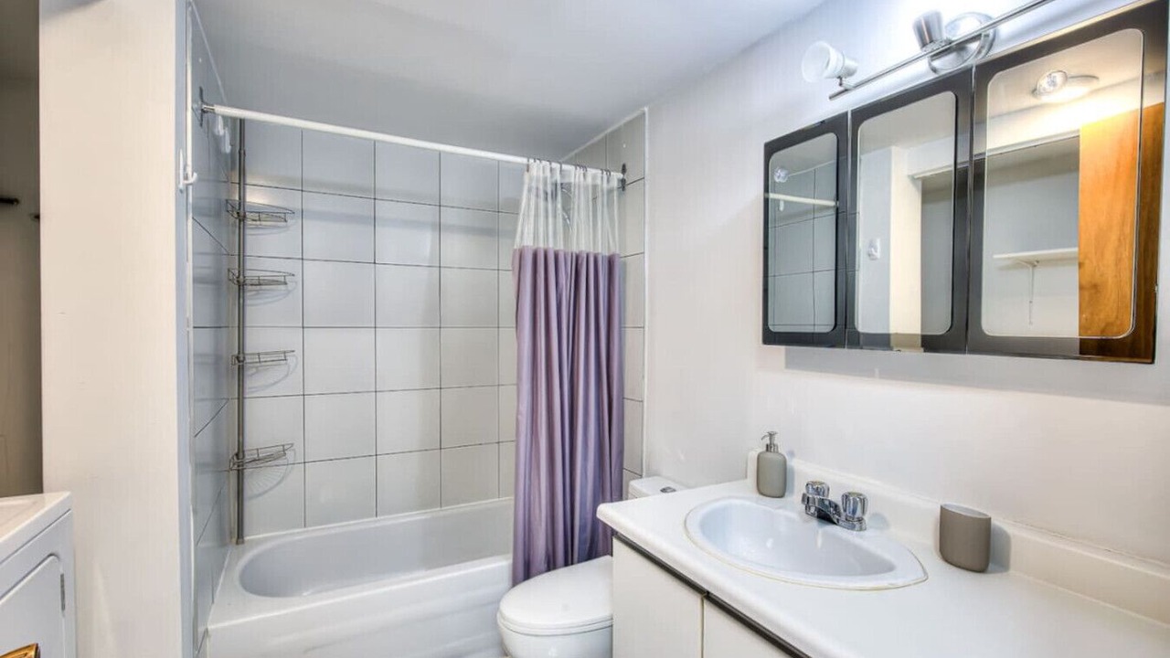 Photo of Bathroom in Pierrefonds-Roxboro