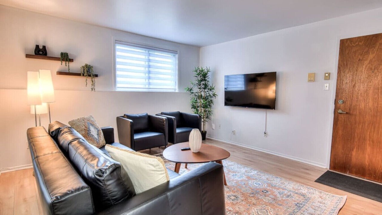 Photo of Livingroom in Pierrefonds-Roxboro