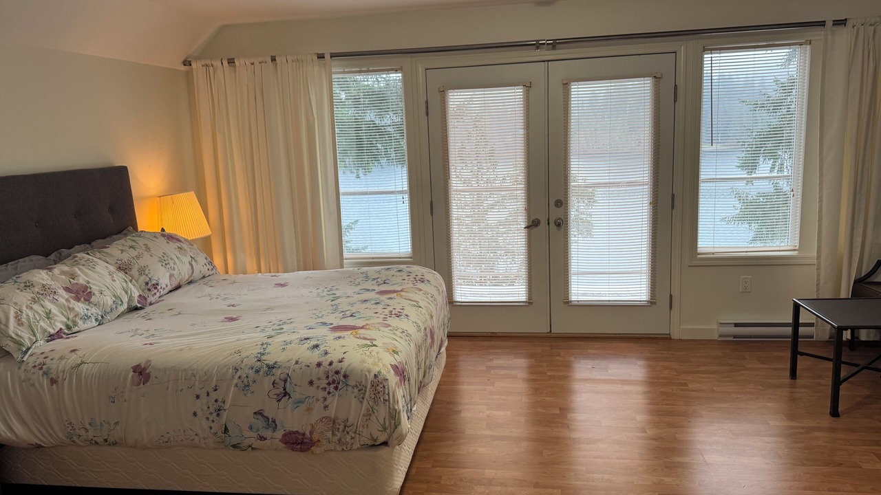 Photo of Bedroom in Youbou