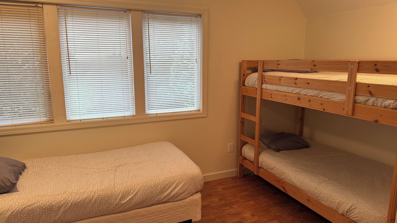 Photo of Bedroom in Youbou