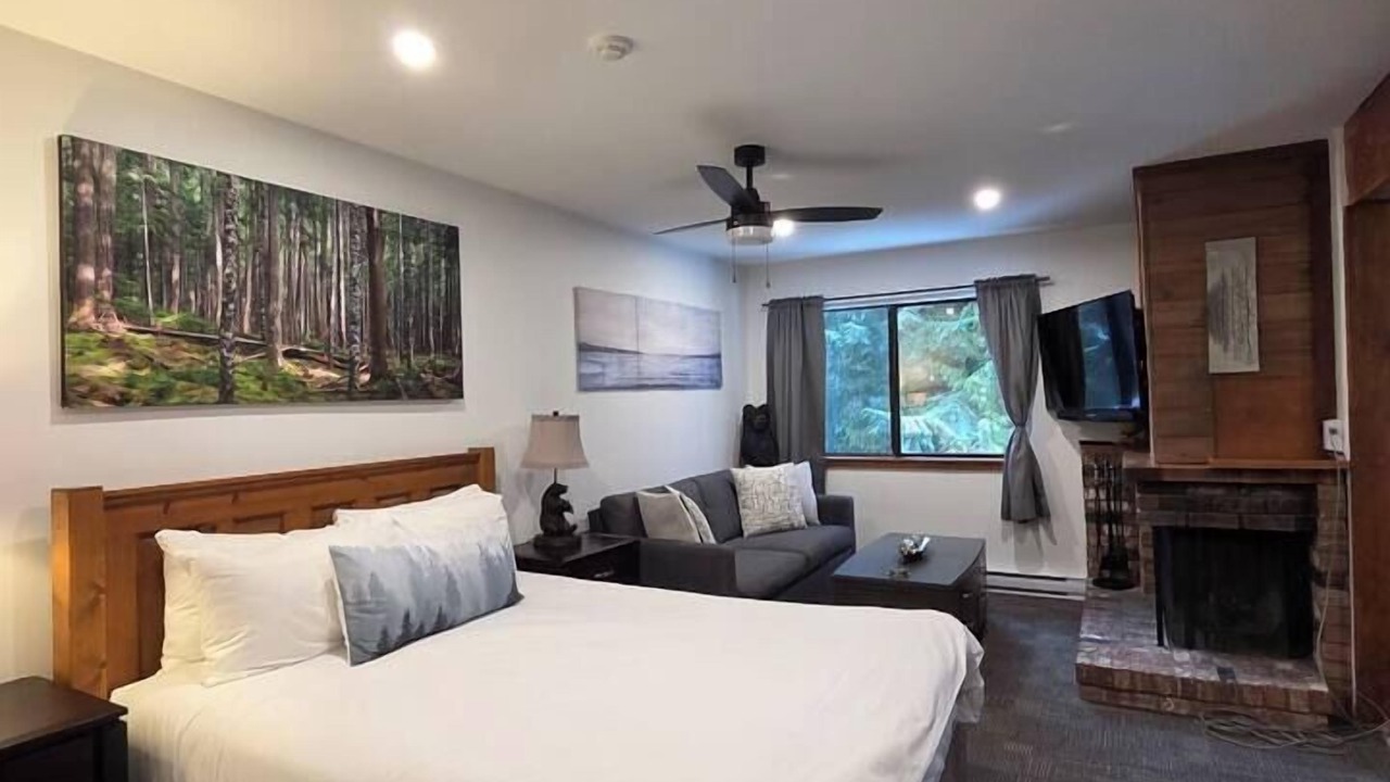 Photo of Bedroom in Whistler Creekside