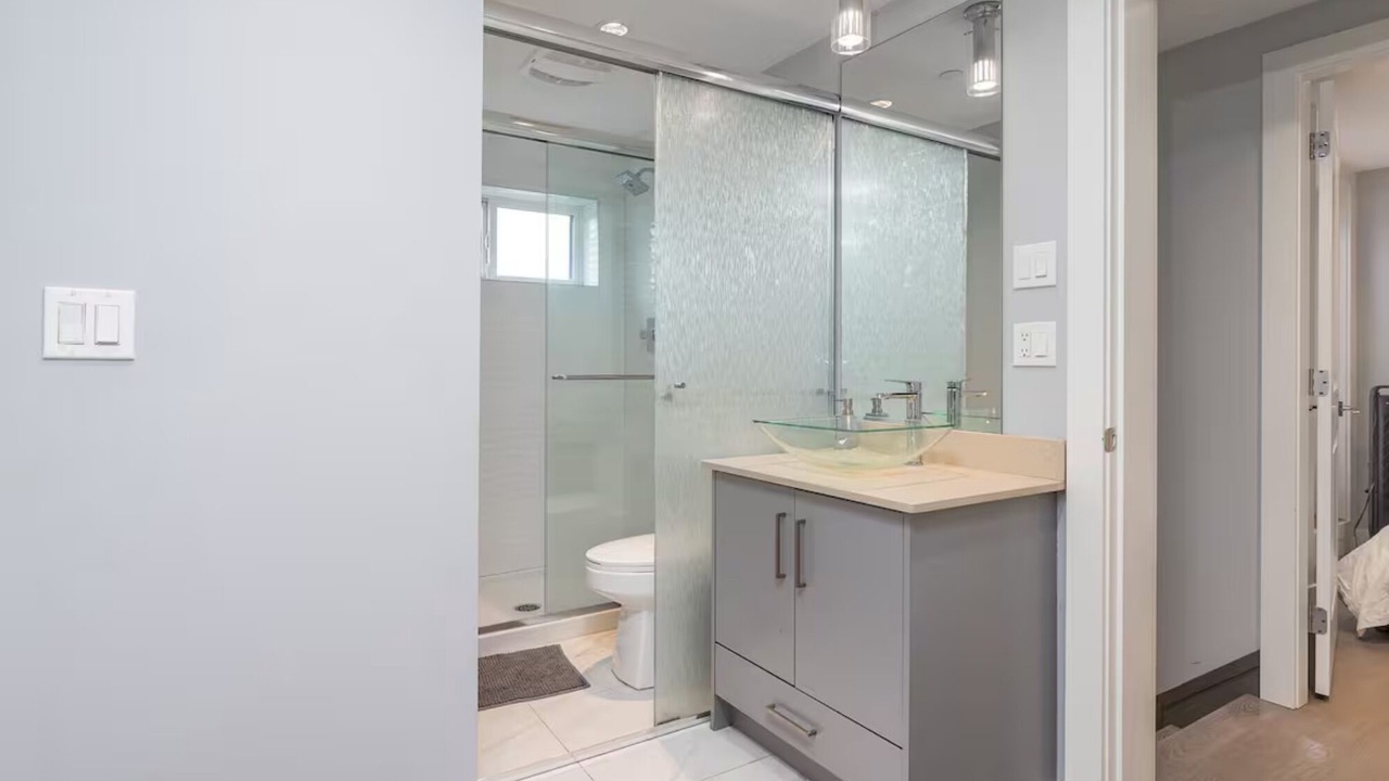 Photo of Bathroom in Sunset