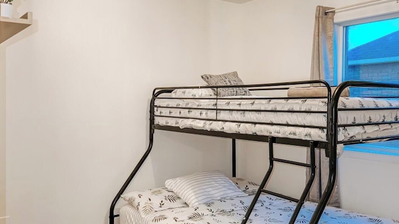 Photo of Bedroom in Alcona