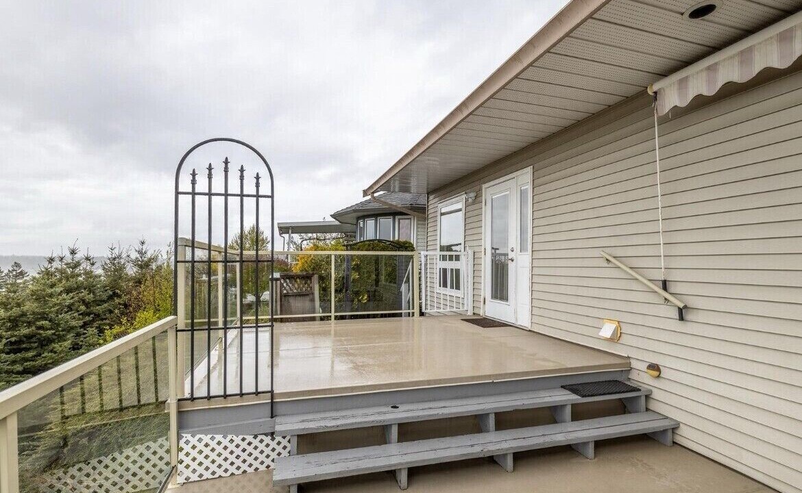 Photo of Patio Balcony in Lower Sumas Mountain