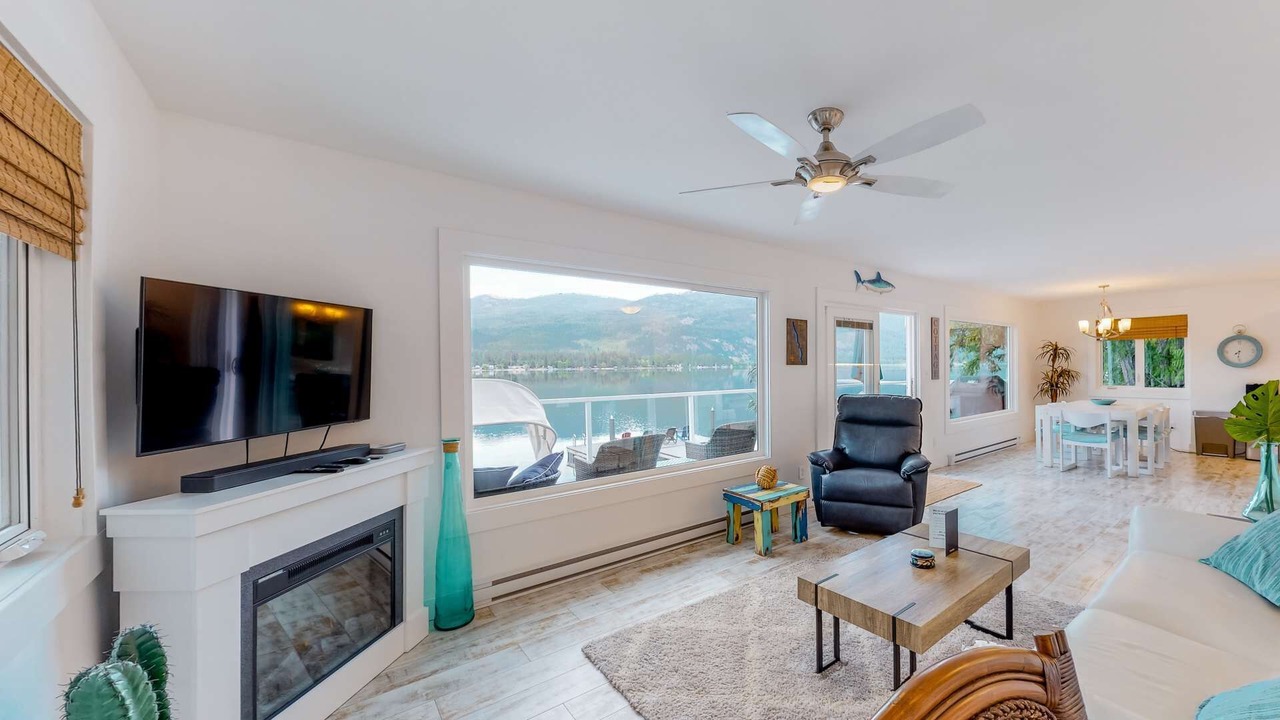 Photo of Livingroom in Christina Lake
