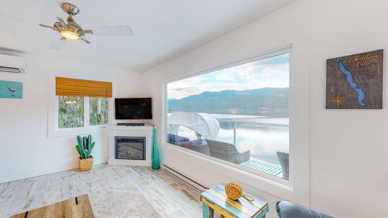 Photo of Livingroom in Christina Lake