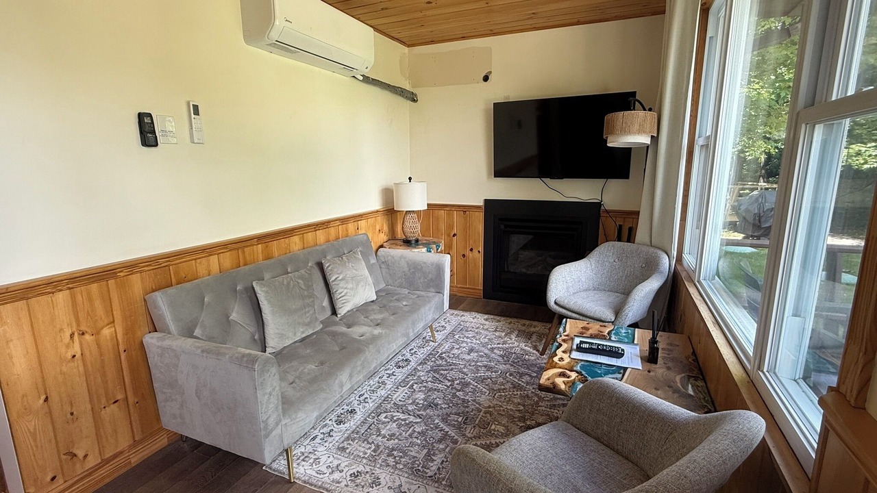 Photo of Livingroom in Algonquin Highlands