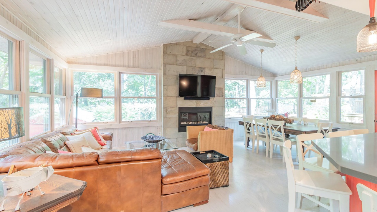 Photo of Livingroom in Grand Bend