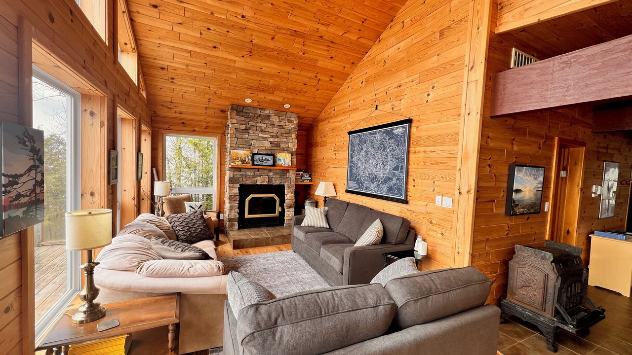 Photo of Livingroom in Miller Lake
