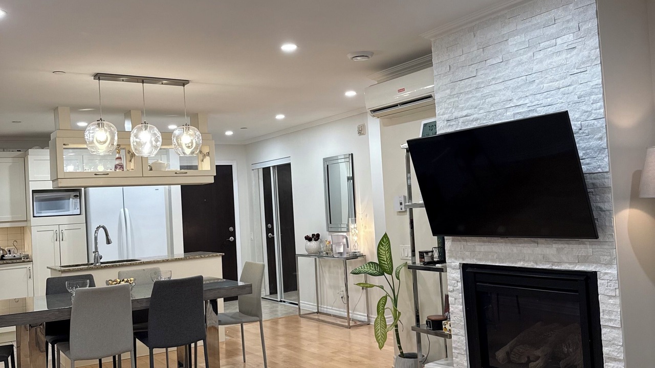 Photo of Livingroom in Pierrefonds-Roxboro