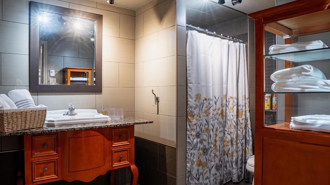 Photo of Bathroom in Laval