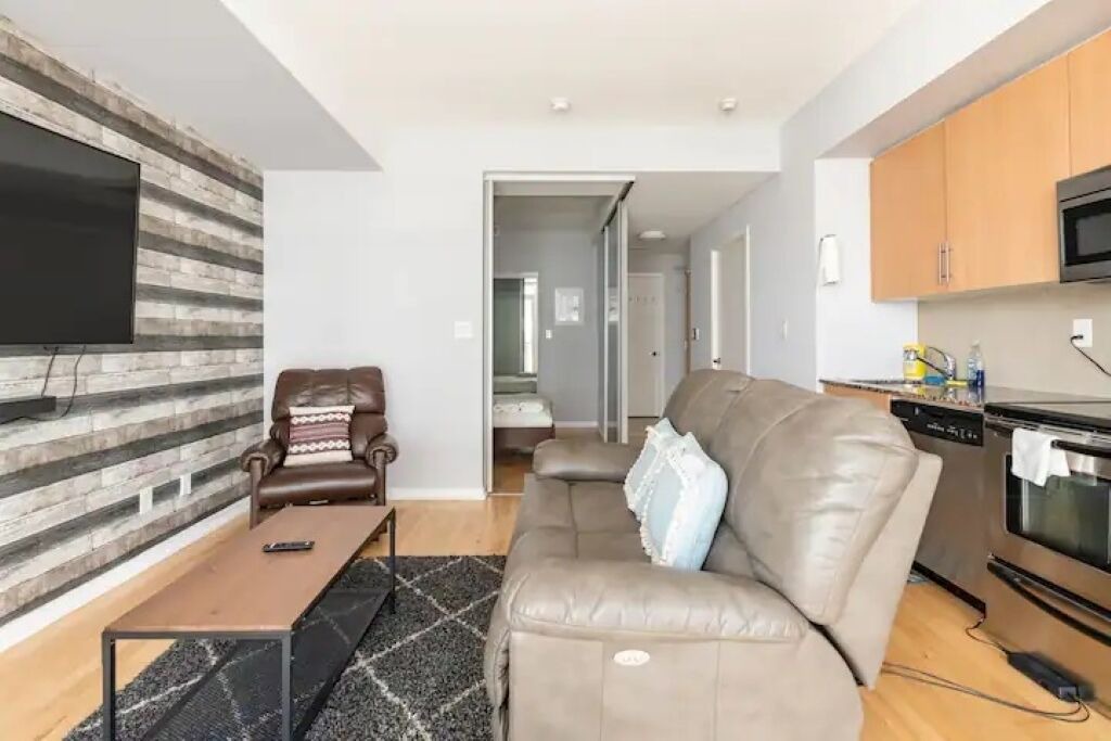 Photo of Livingroom in Toronto Entertainment District