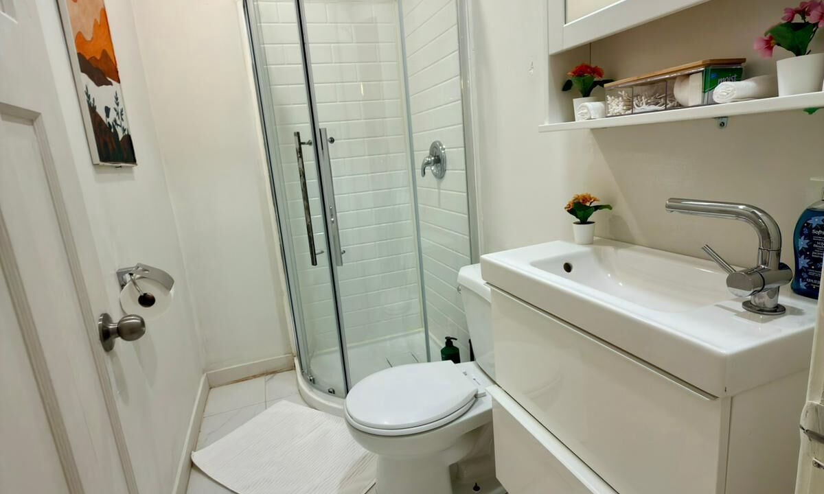 Photo of Bathroom in Cote-Des-Neiges—Notre-Dame-De-Grace