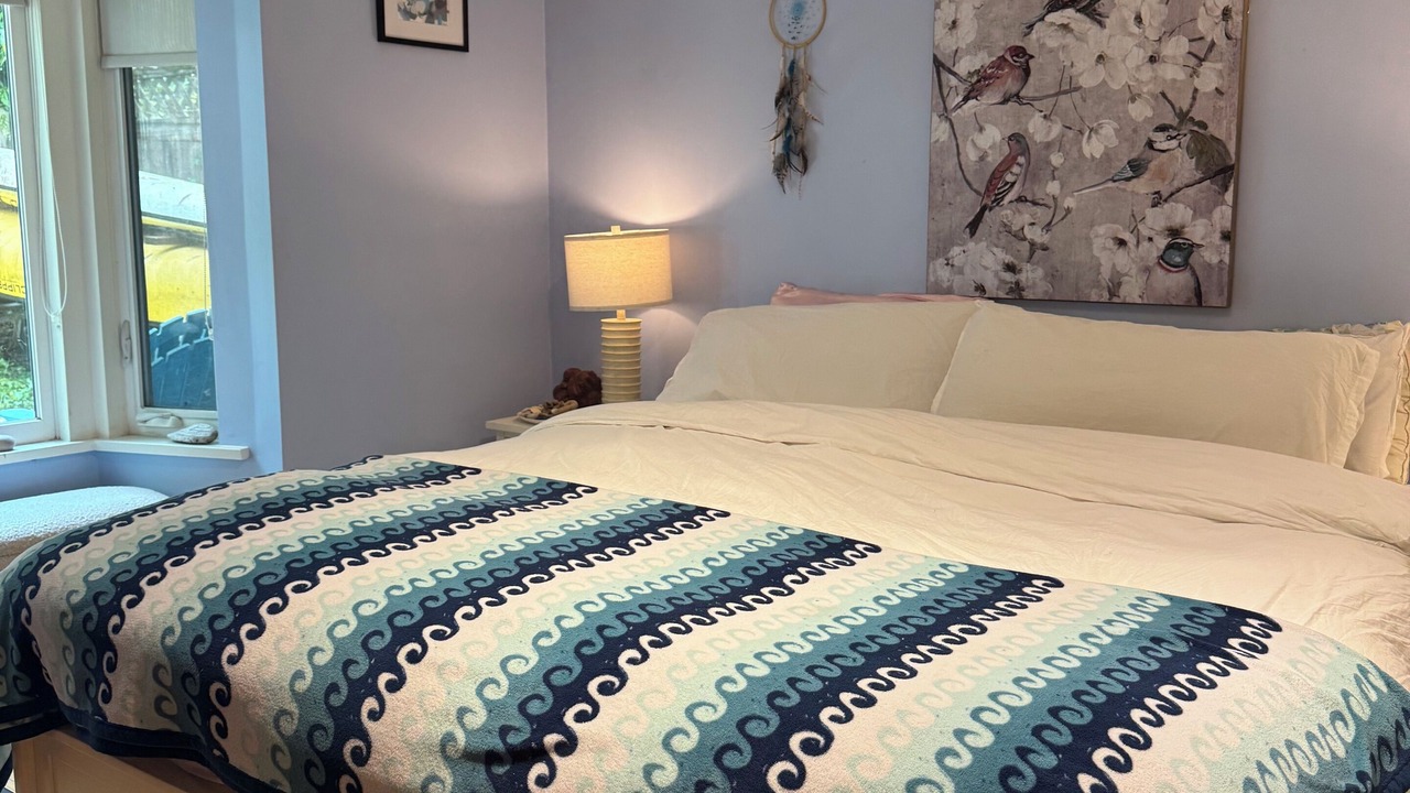 Photo of Bedroom in Deep Cove