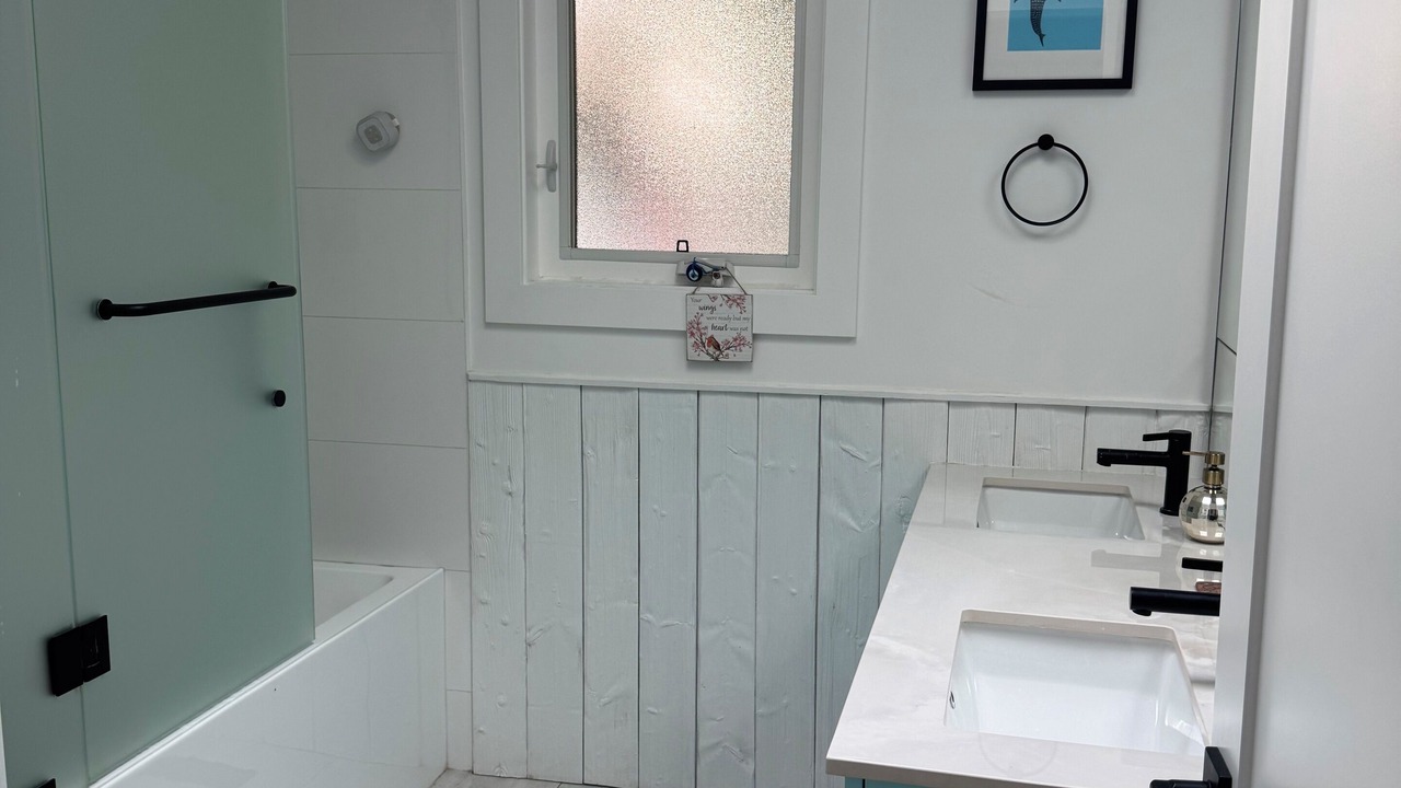 Photo of Bathroom in Deep Cove