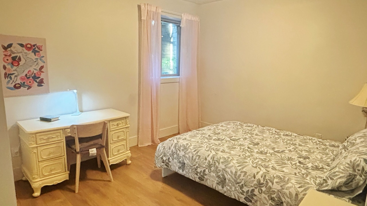 Photo of Bedroom in Hollyburn