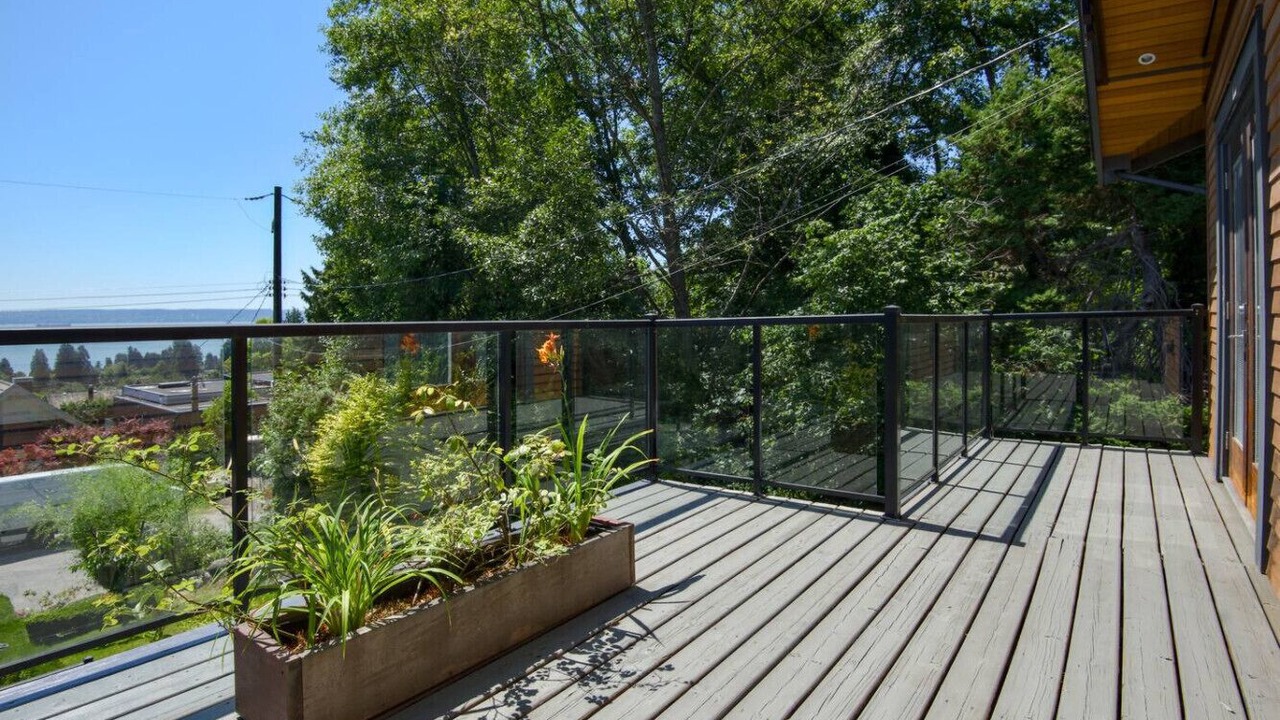 Photo of Patio Balcony in Dundarave