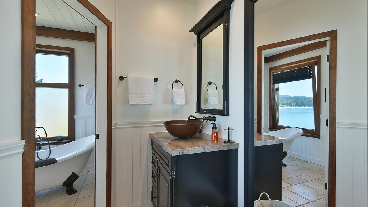 Photo of Bathroom in Selma Park