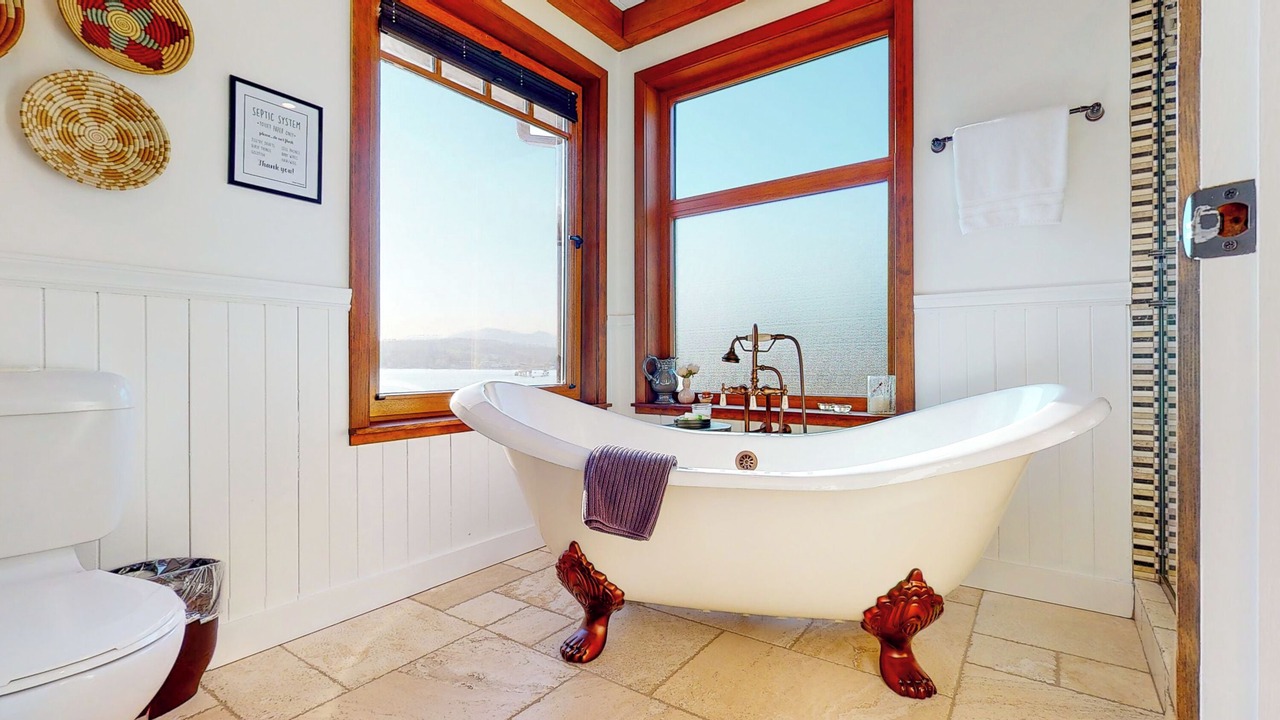 Photo of Bathroom in Selma Park