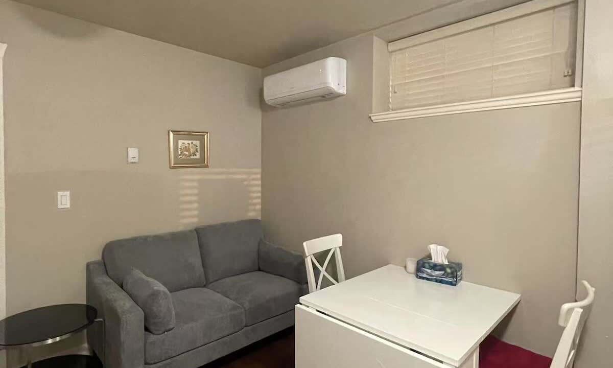 Photo of Livingroom in Marpole