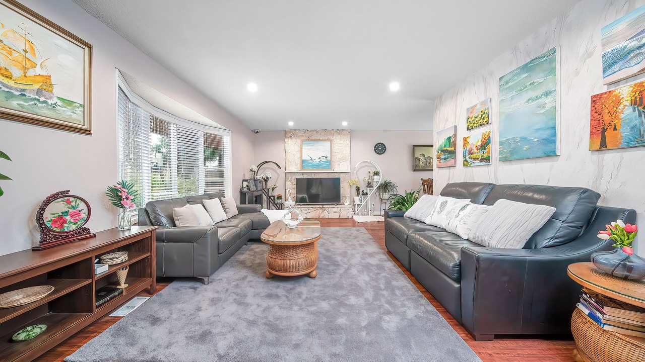 Photo of Livingroom in Surrey