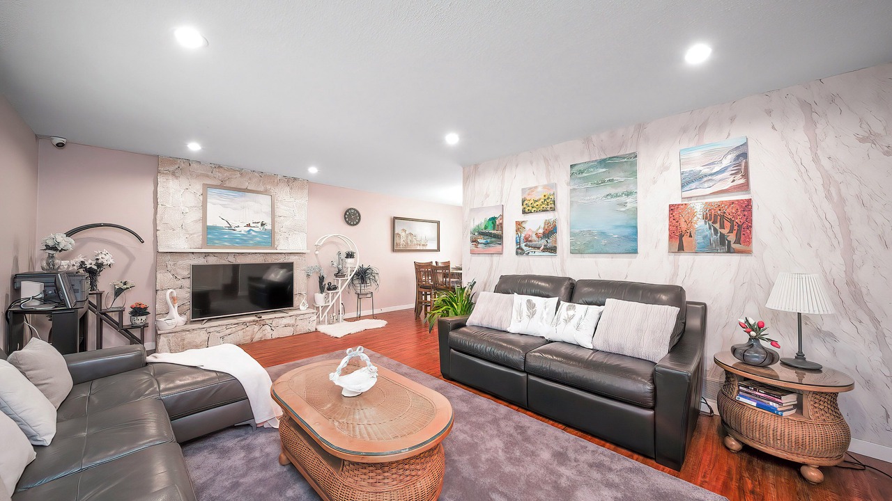 Photo of Livingroom in Surrey