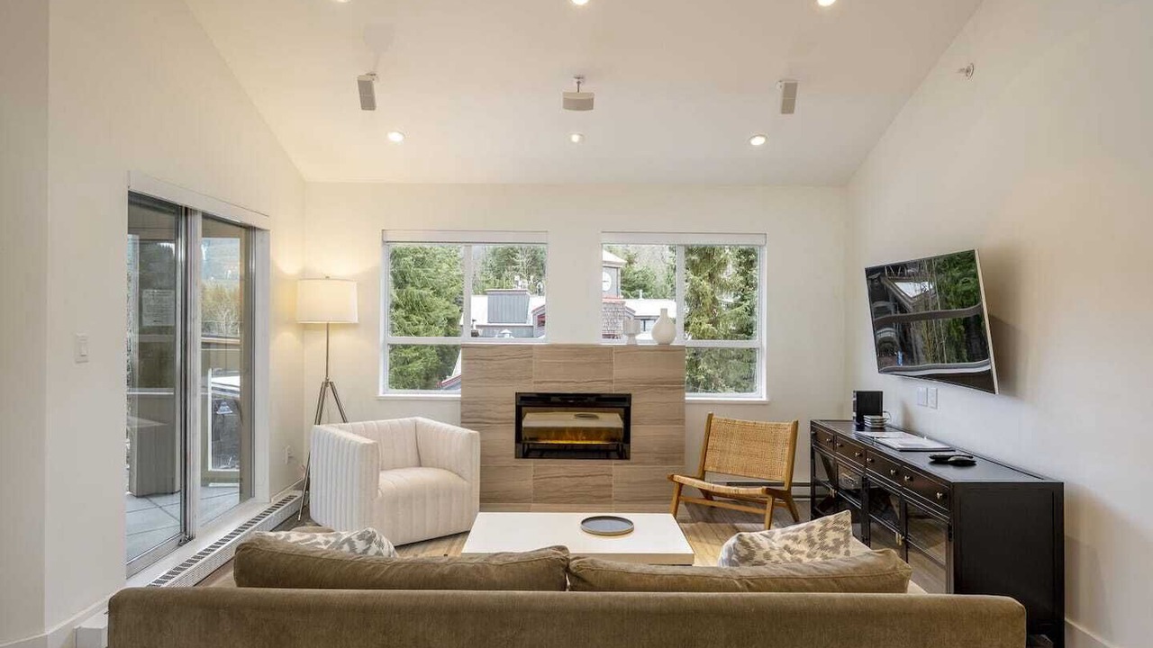 Photo of Livingroom in Whistler Village