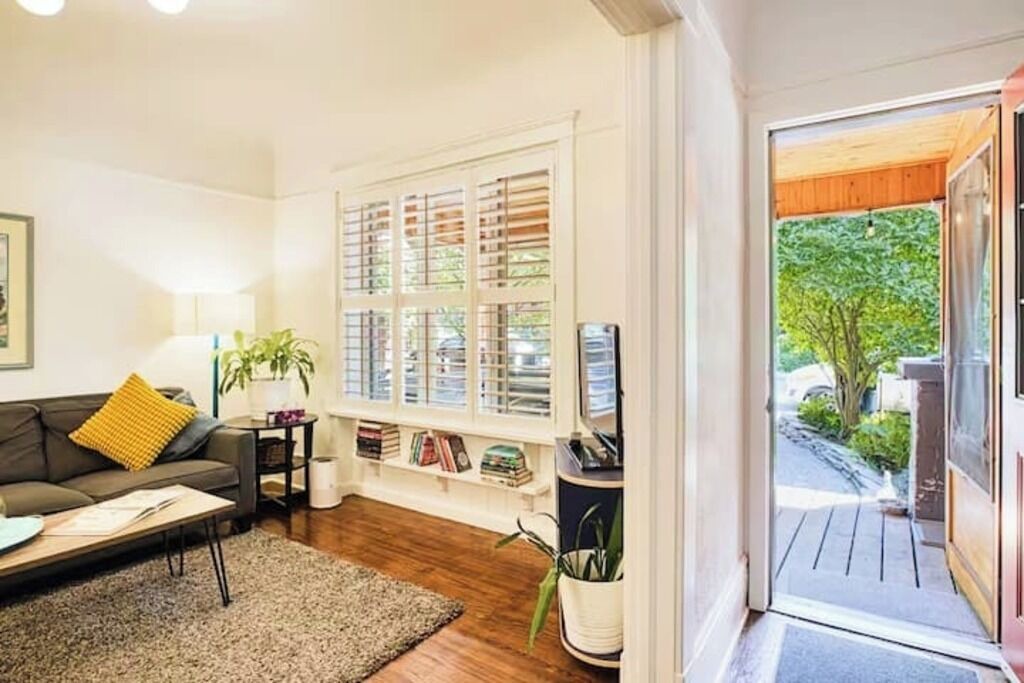 Photo of Livingroom in Greenwood - Coxwell