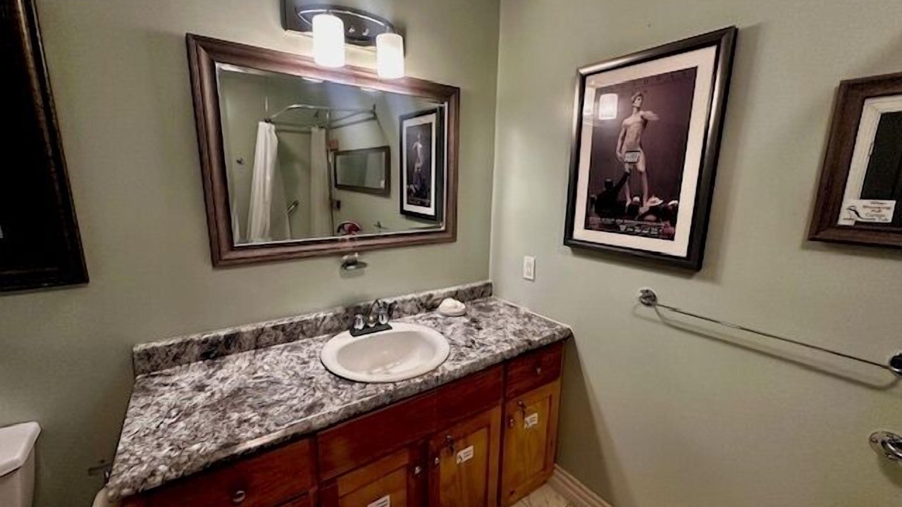 Photo of Bathroom in Elliston