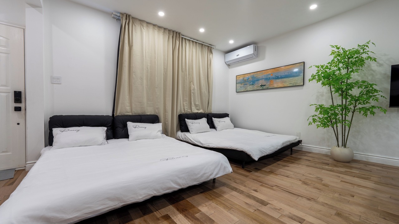 Photo of Bedroom in Cote-Des-Neiges—Notre-Dame-De-Grace