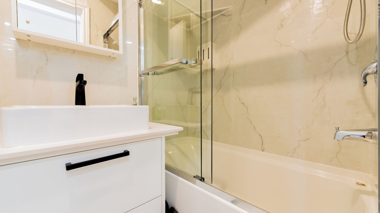 Photo of Bathroom in Cote-Des-Neiges—Notre-Dame-De-Grace